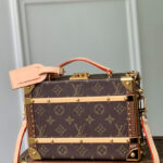 Louis Vuitton Handle Trunk Monogram M11118 Brown